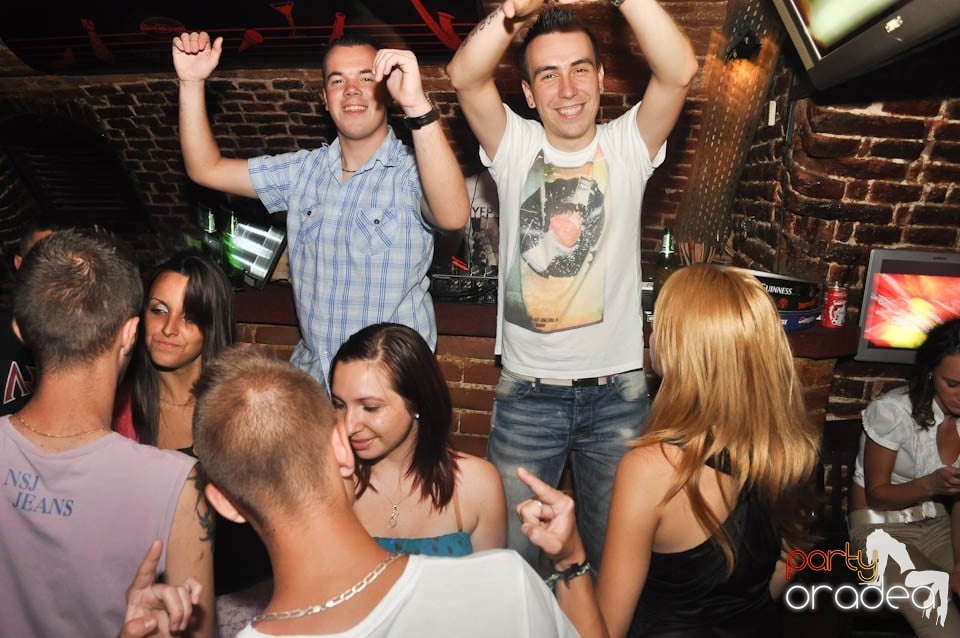 Club Escape prezintă: DJ Coxxo, 