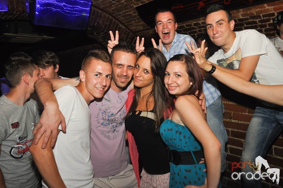 Club Escape prezintă: DJ Coxxo, 