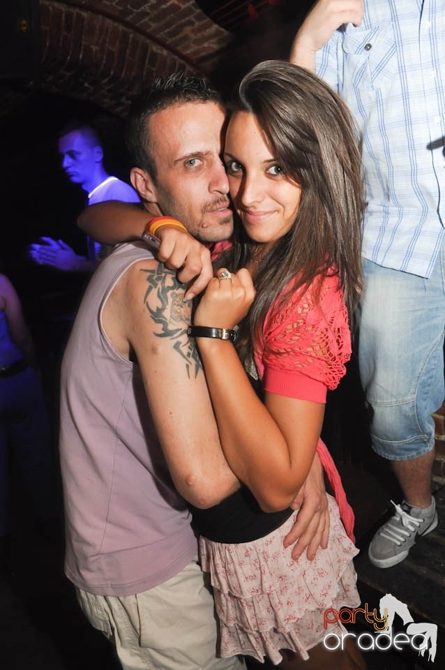 Club Escape prezintă: DJ Coxxo, 