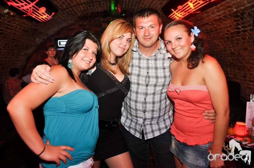 Club Escape prezintă: DJ Coxxo, 