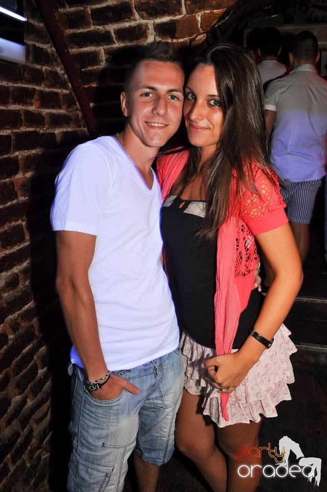 Club Escape prezintă: DJ Coxxo, 