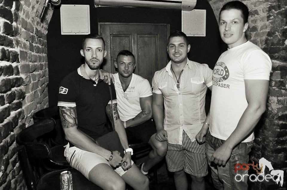 Club Escape prezintă: DJ Coxxo, 