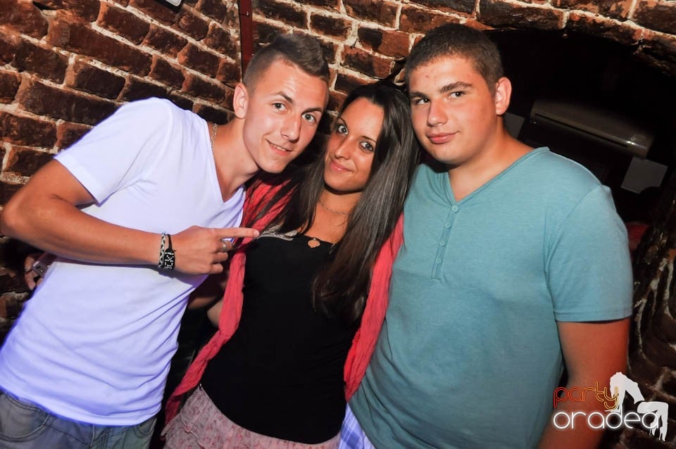 Club Escape prezintă: DJ Coxxo, 