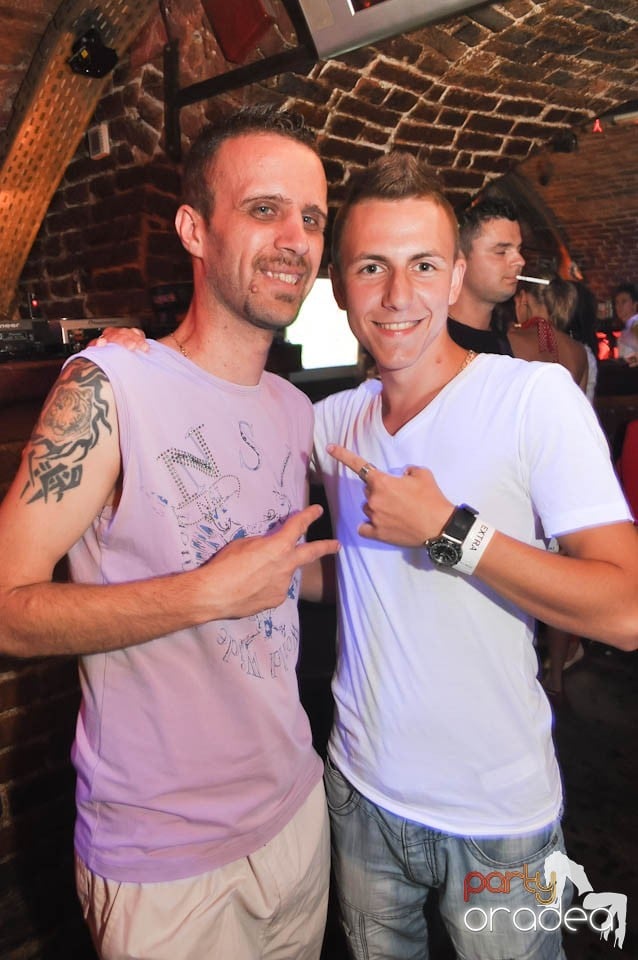 Club Escape prezintă: DJ Coxxo, 