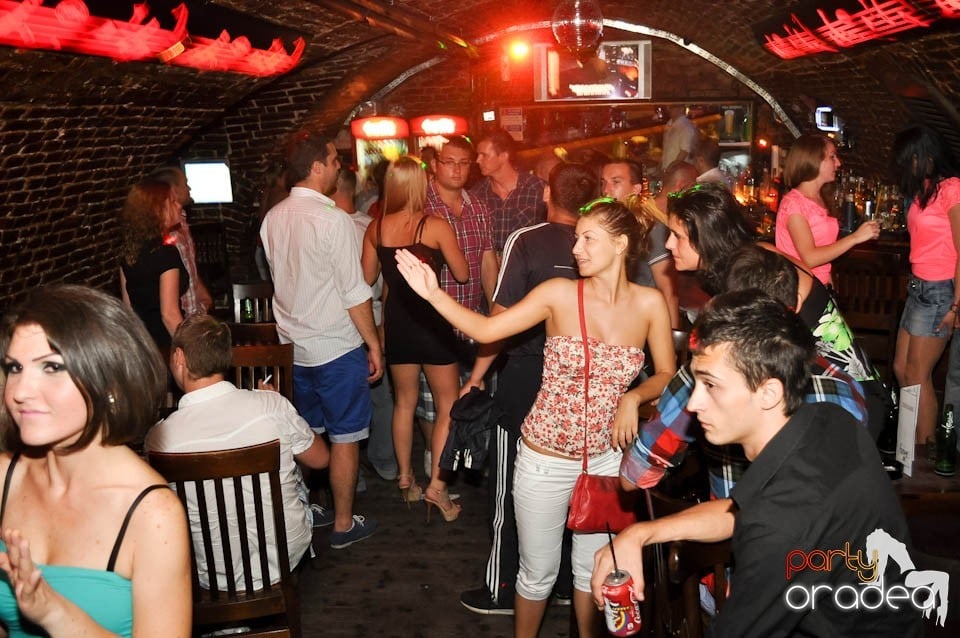 Club Escape prezintă: DJ Coxxo, 