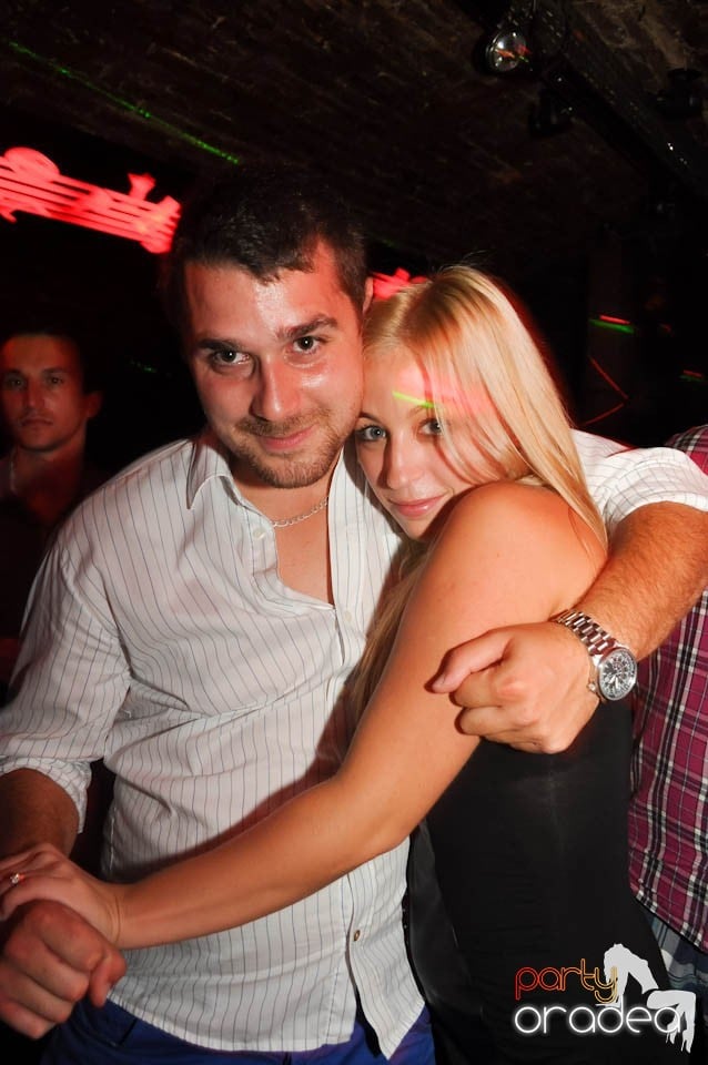 Club Escape prezintă: DJ Coxxo, 