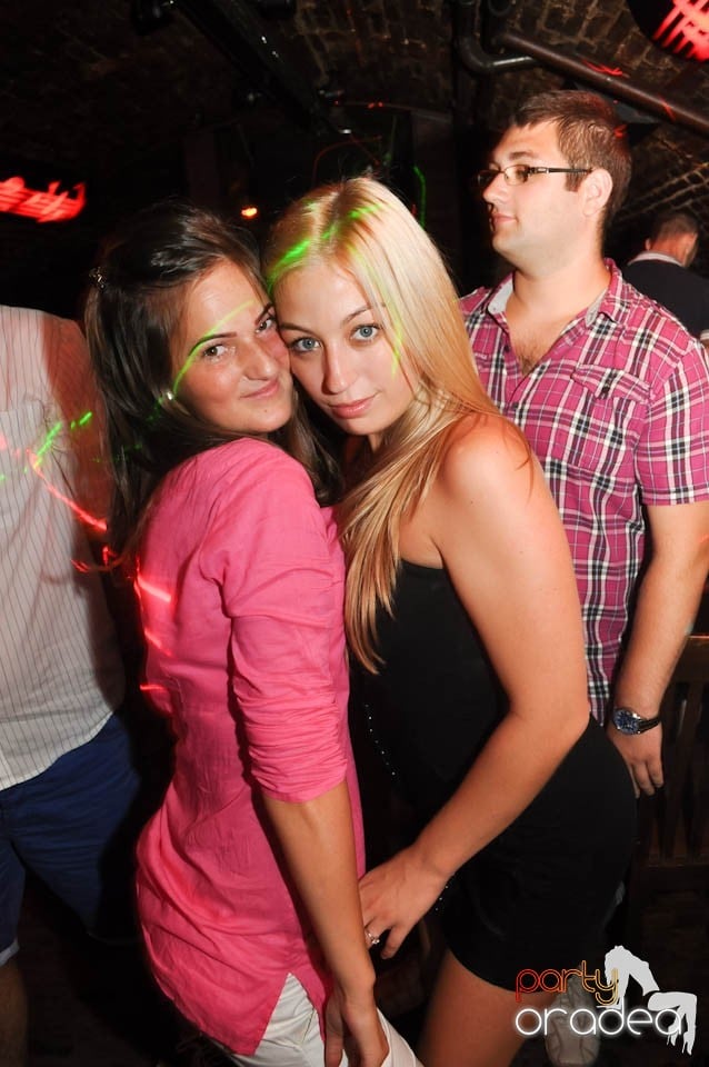 Club Escape prezintă: DJ Coxxo, 