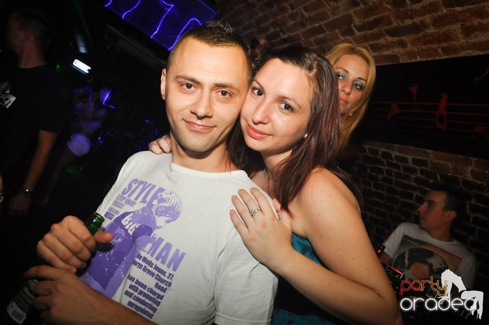 Club Escape prezintă: DJ Coxxo, 