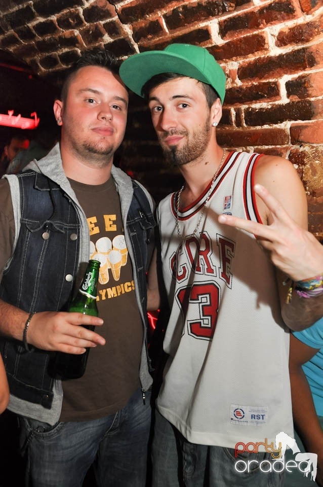 Club Escape prezintă: DJ Coxxo, 