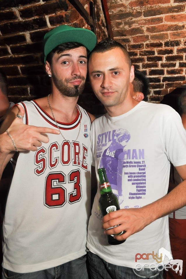 Club Escape prezintă: DJ Coxxo, 