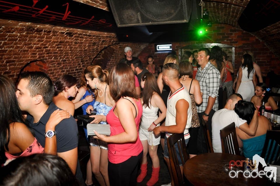 Club Escape prezintă: DJ Coxxo, 