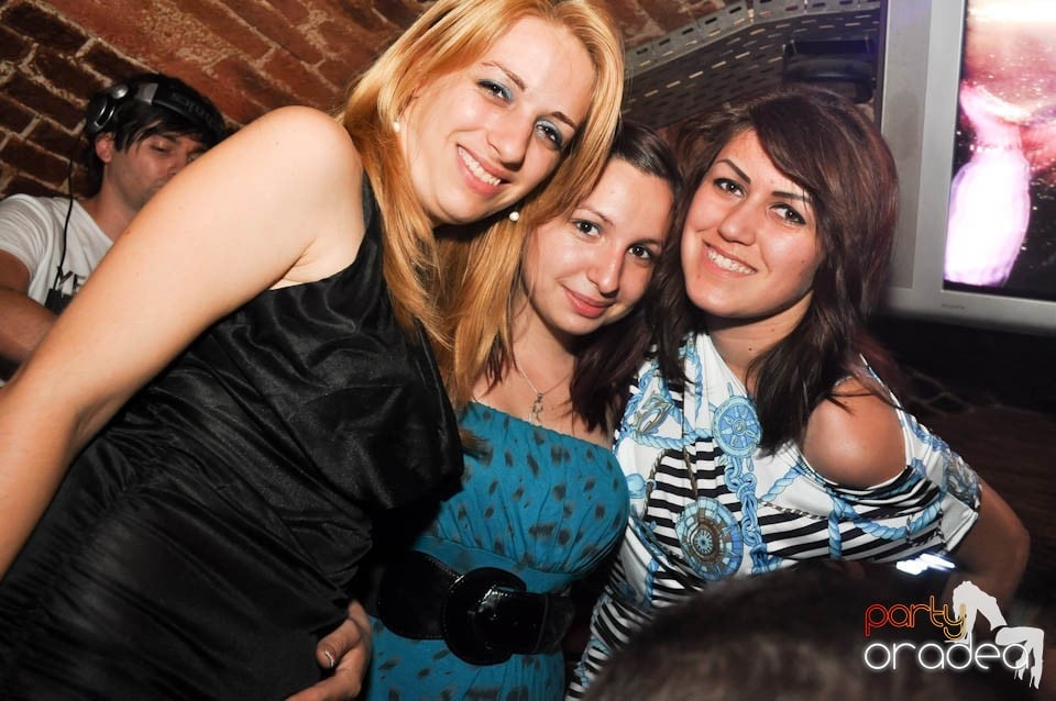 Club Escape prezintă: DJ Coxxo, 