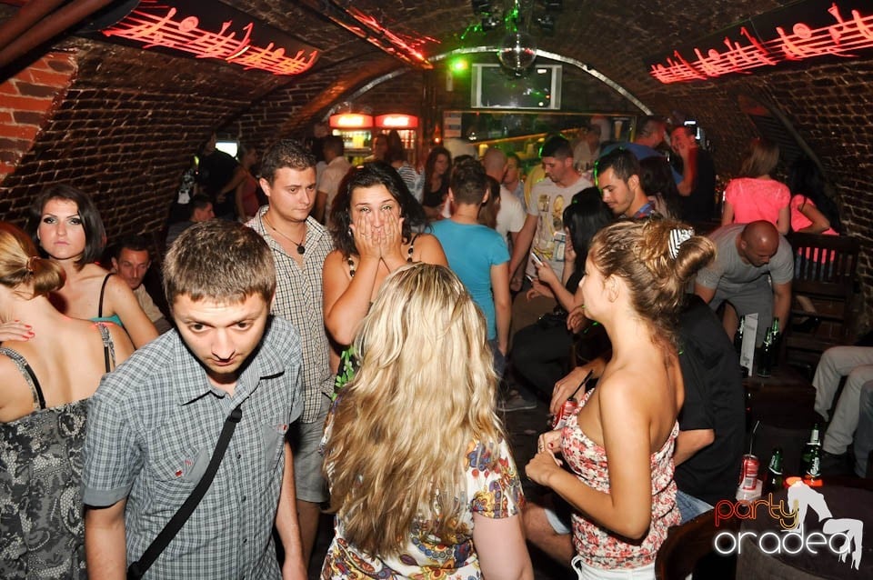 Club Escape prezintă: DJ Coxxo, 