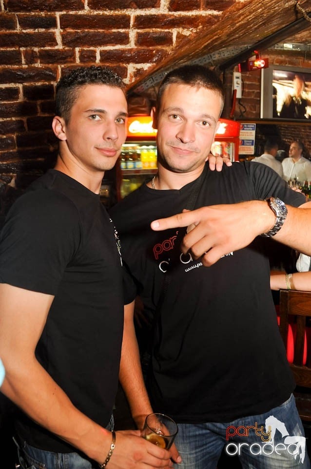 Club Escape prezintă: DJ Coxxo, 