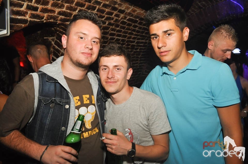 Club Escape prezintă: DJ Coxxo, 