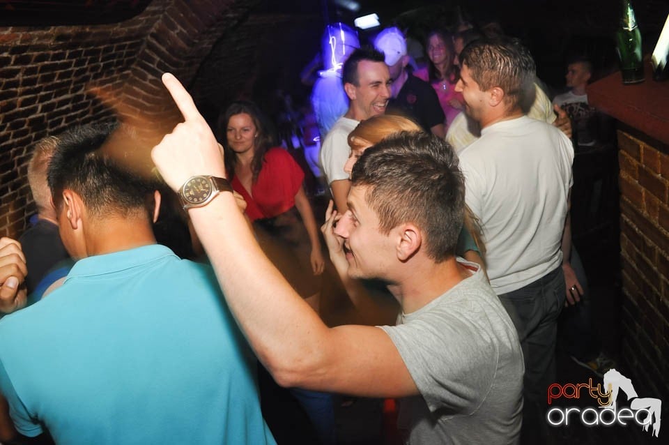 Club Escape prezintă: DJ Coxxo, 