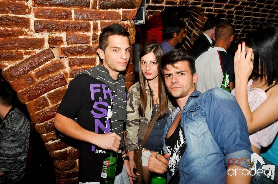 Club Escape prezintă: DJ Coxxo, 