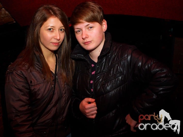 Club Escape se încinge, 