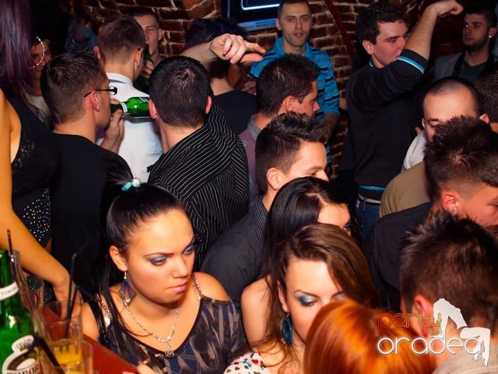 Club Escape se încinge, 