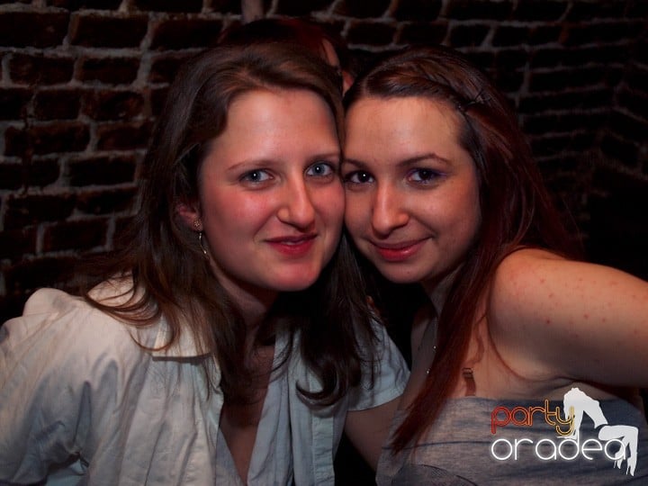 Club Escape se încinge, 