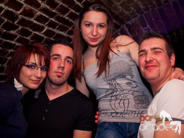 Club Escape se încinge, 