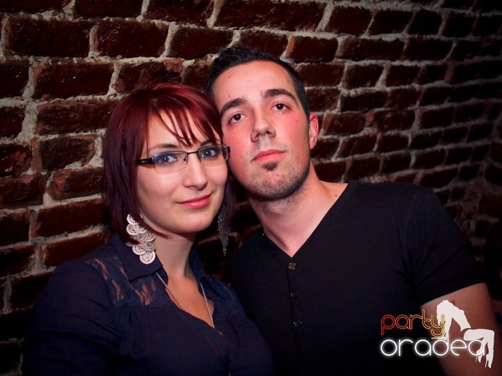 Club Escape se încinge, 