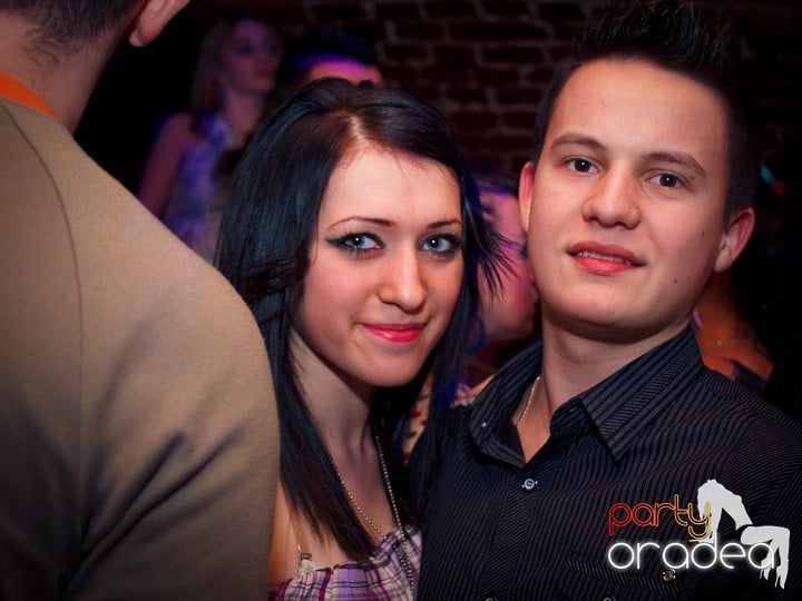 Club Escape se încinge, 