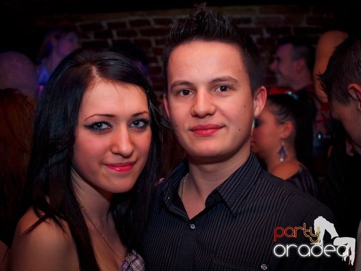 Club Escape se încinge, 