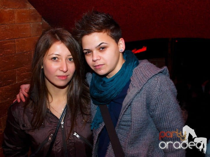 Club Escape se încinge, 