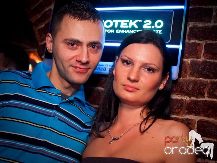 Club Escape se încinge, 