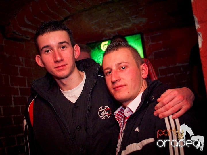 Club Escape se încinge, 