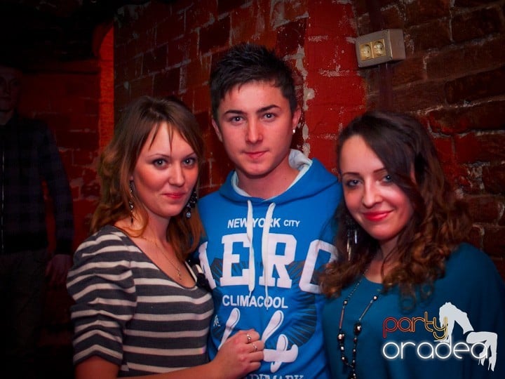 Club Escape se încinge, 