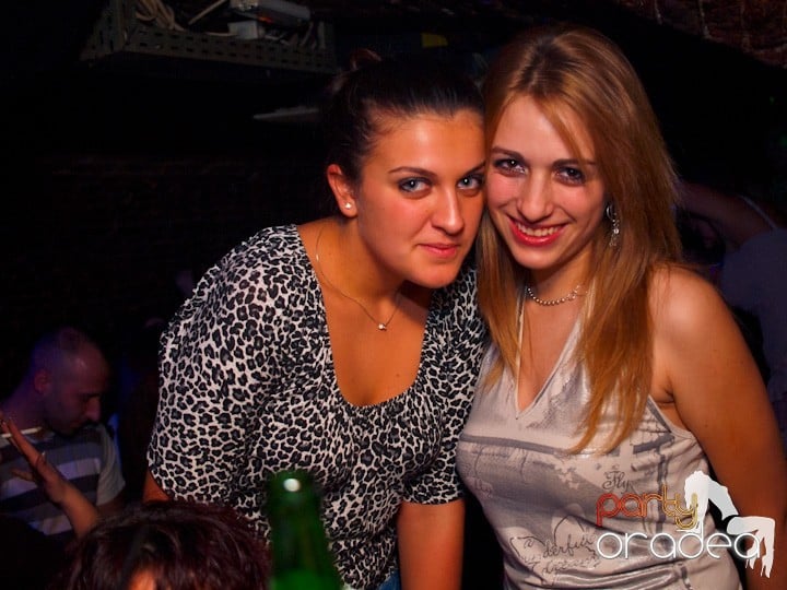 Club Escape se încinge, 