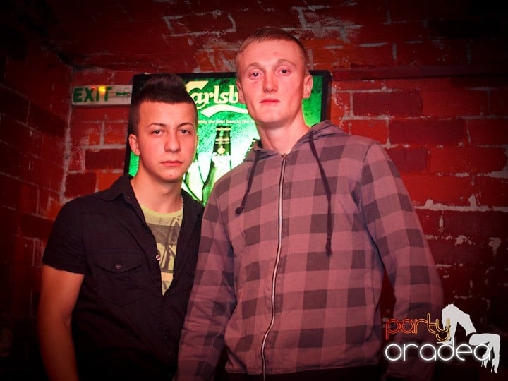 Club Escape se încinge, 