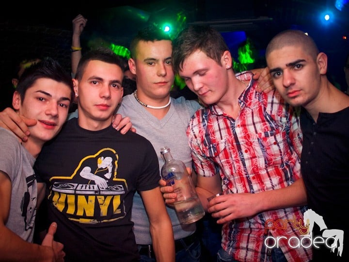 Club Escape se încinge, 