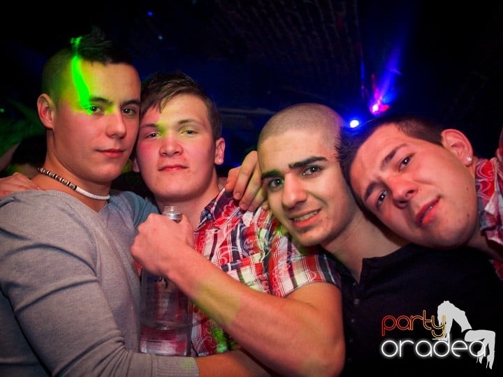 Club Escape se încinge, 