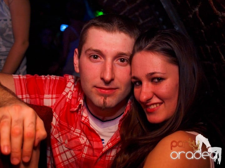 Club Escape se încinge, 