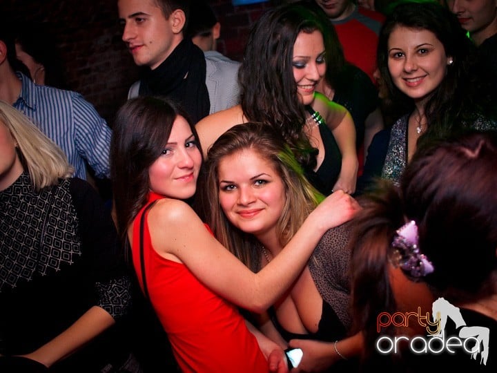 Club Escape se încinge, 