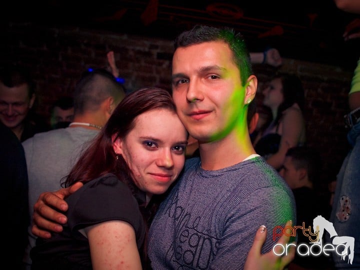 Club Escape se încinge, 