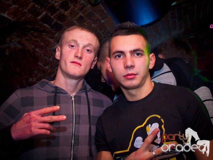 Club Escape se încinge, 