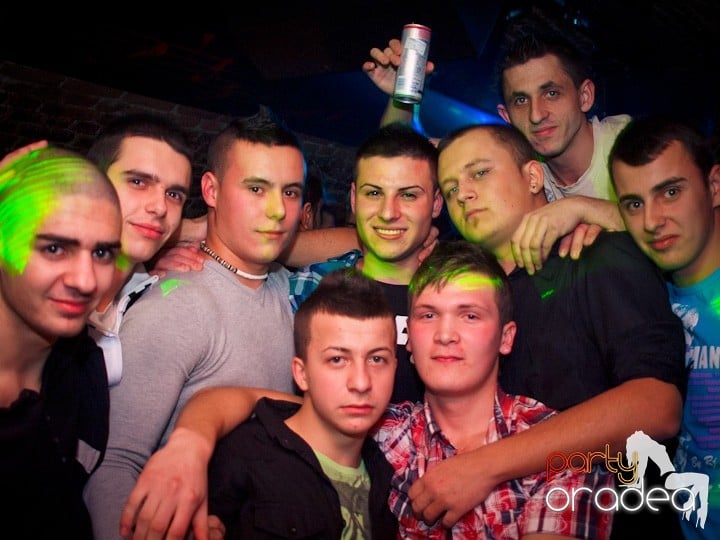 Club Escape se încinge, 