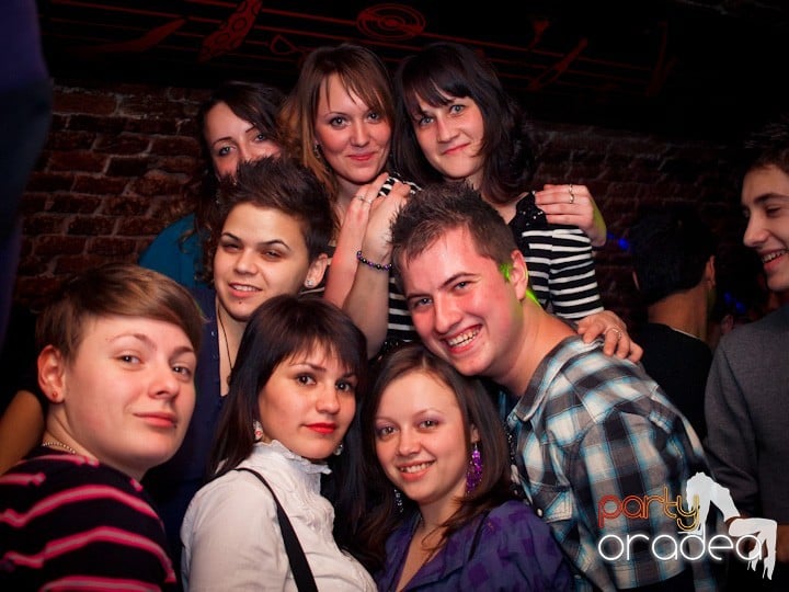 Club Escape se încinge, 