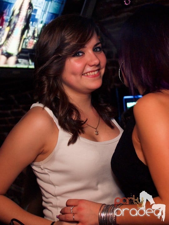 Club Escape se încinge, 