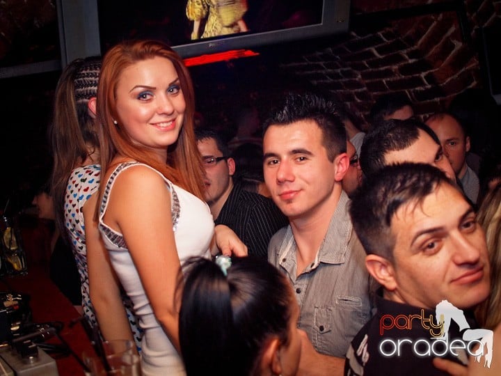 Club Escape se încinge, 