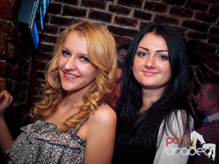 Club Escape se încinge, 