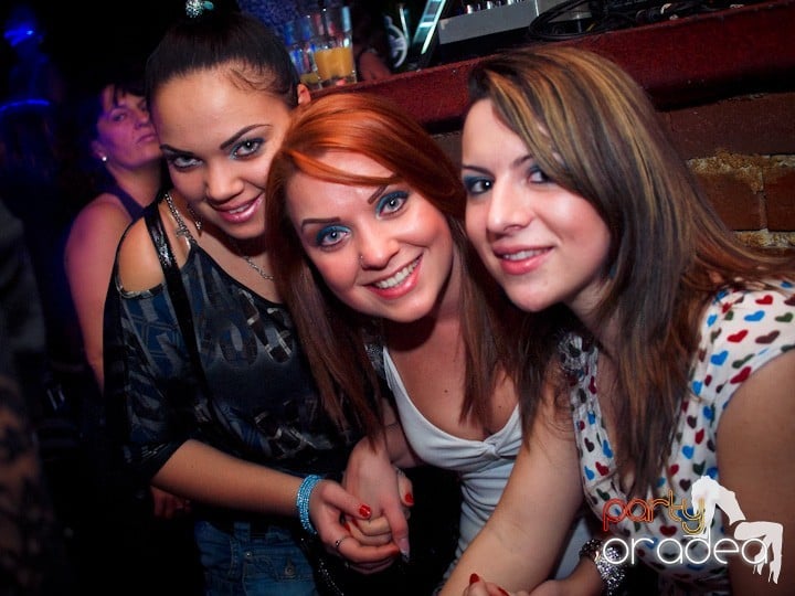 Club Escape se încinge, 