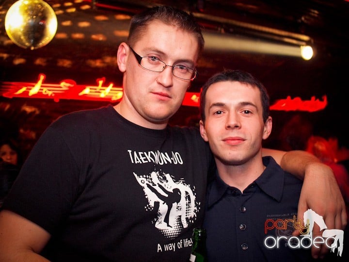 Club Escape se încinge, 