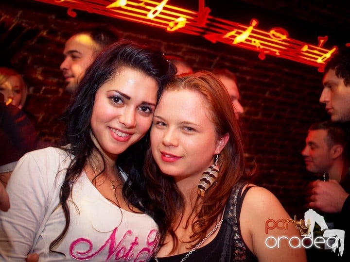 Club Escape se încinge, 