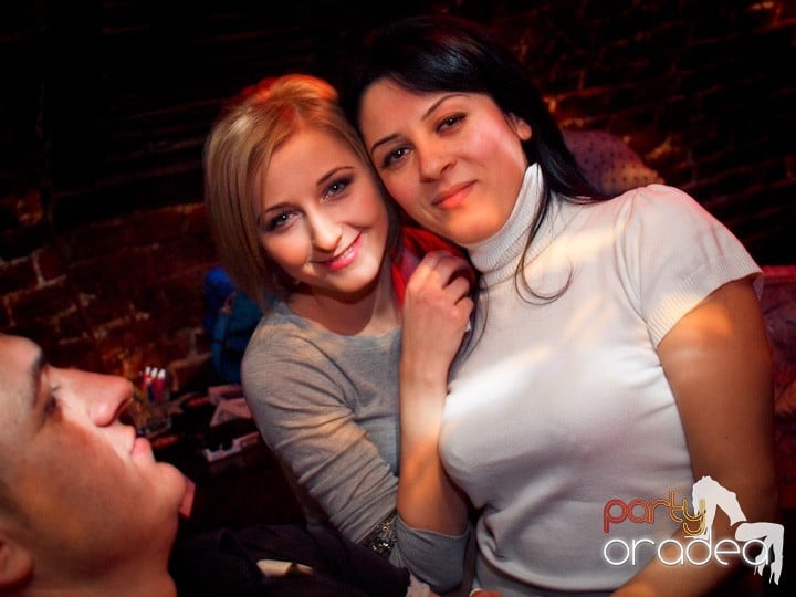 Club Escape se încinge, 