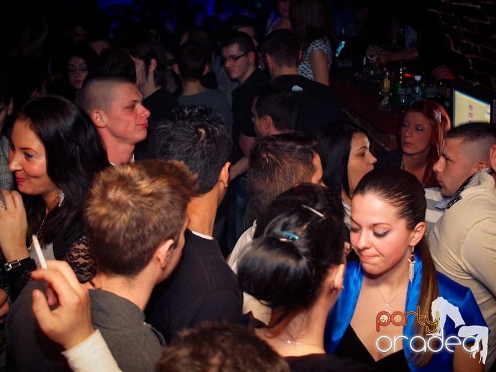 Club Escape se încinge, 